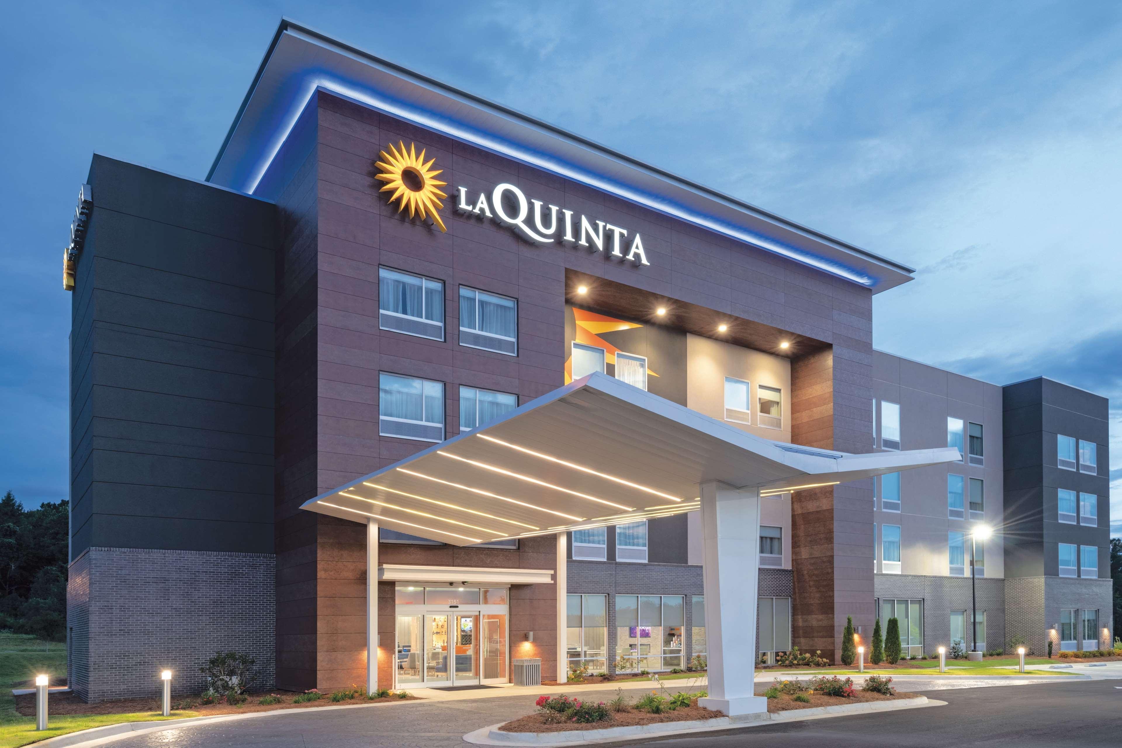 La Quinta By Wyndham Opelika Auburn Hotel Exterior photo